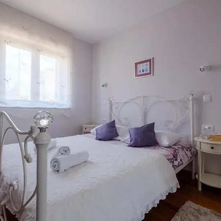 Apartment Apartman Luana 1 With Rooftop Jacuzzi *